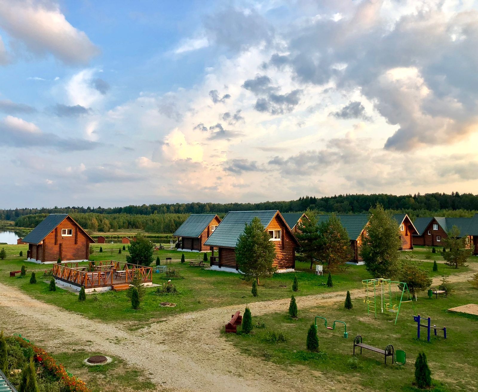 Панорама территории загородного клуба Зубово